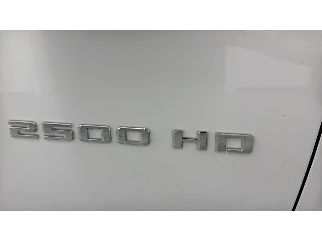 Used 2025 Summit White Chevrolet LT image 3