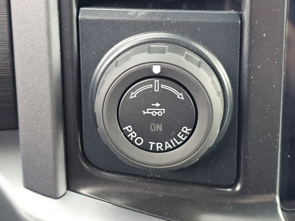 New 2026 Carbonized Gray Metallic Ford XLT image 12