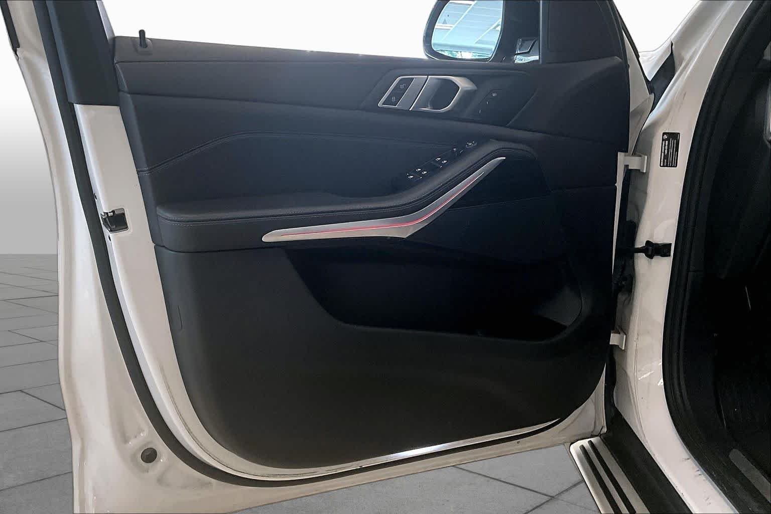 Used 2023 Mineral White Metallic BMW sDrive40i image 20