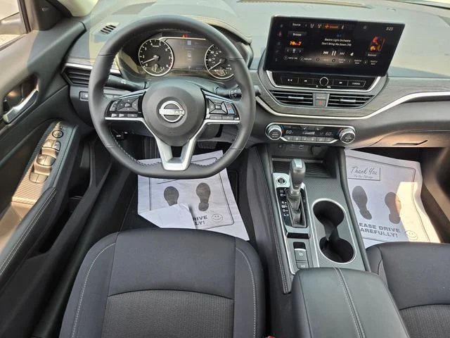 Used 2025 White Nissan 2.5 SV image 14