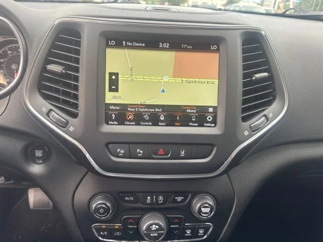 Used 2023 White Jeep Altitude image 17