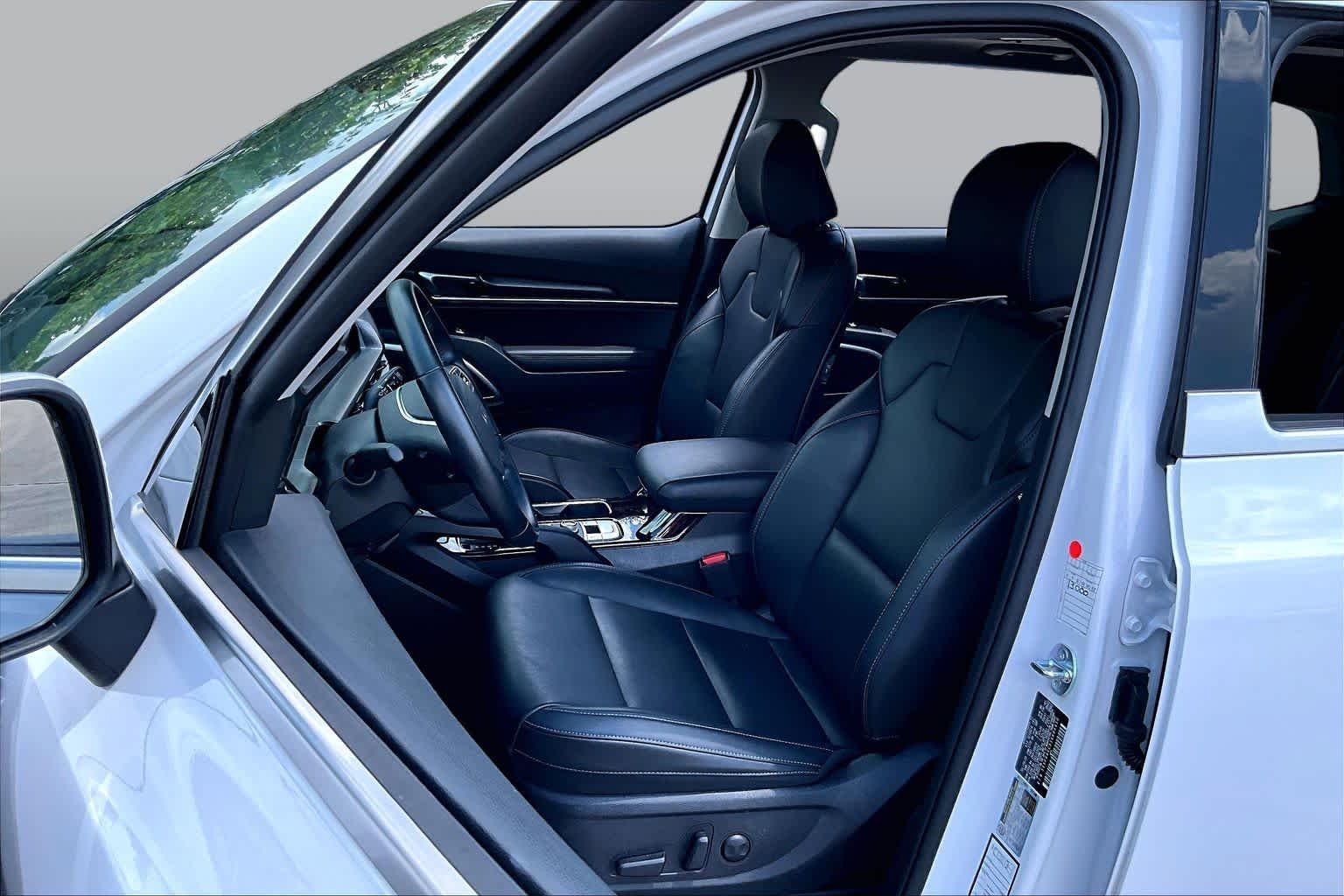 Used 2025 Glacial White Pearl Kia S image 7