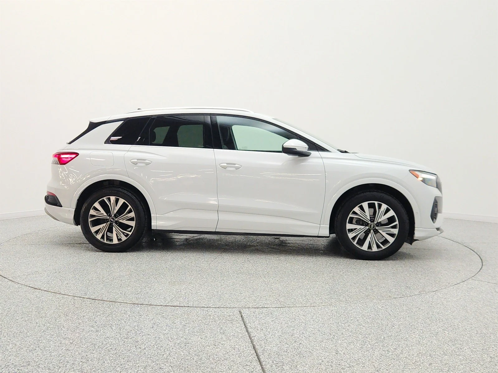Used 2023 Glacier White Metallic Audi Premium Plus 40 RWD image 4