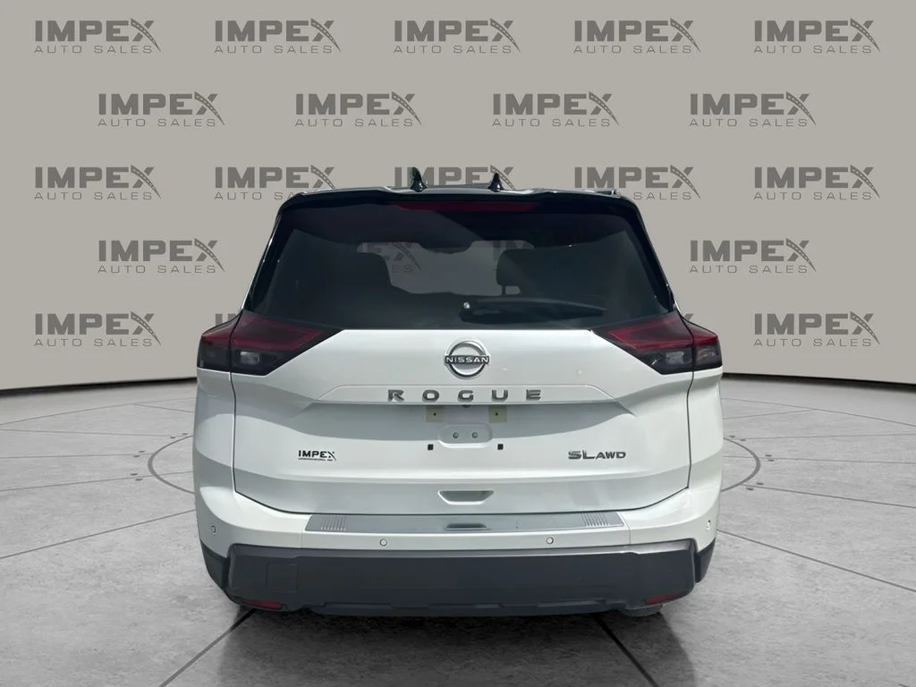 Used 2025 White Nissan SL image 4