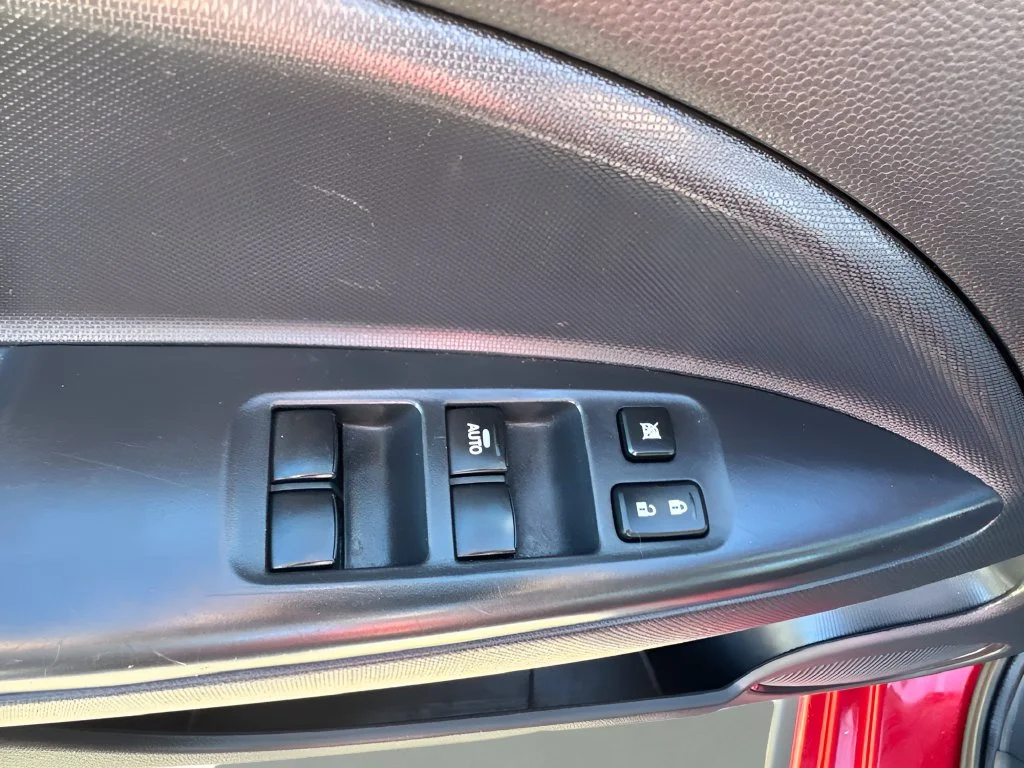 Used 2024 Red Mitsubishi ES image 22