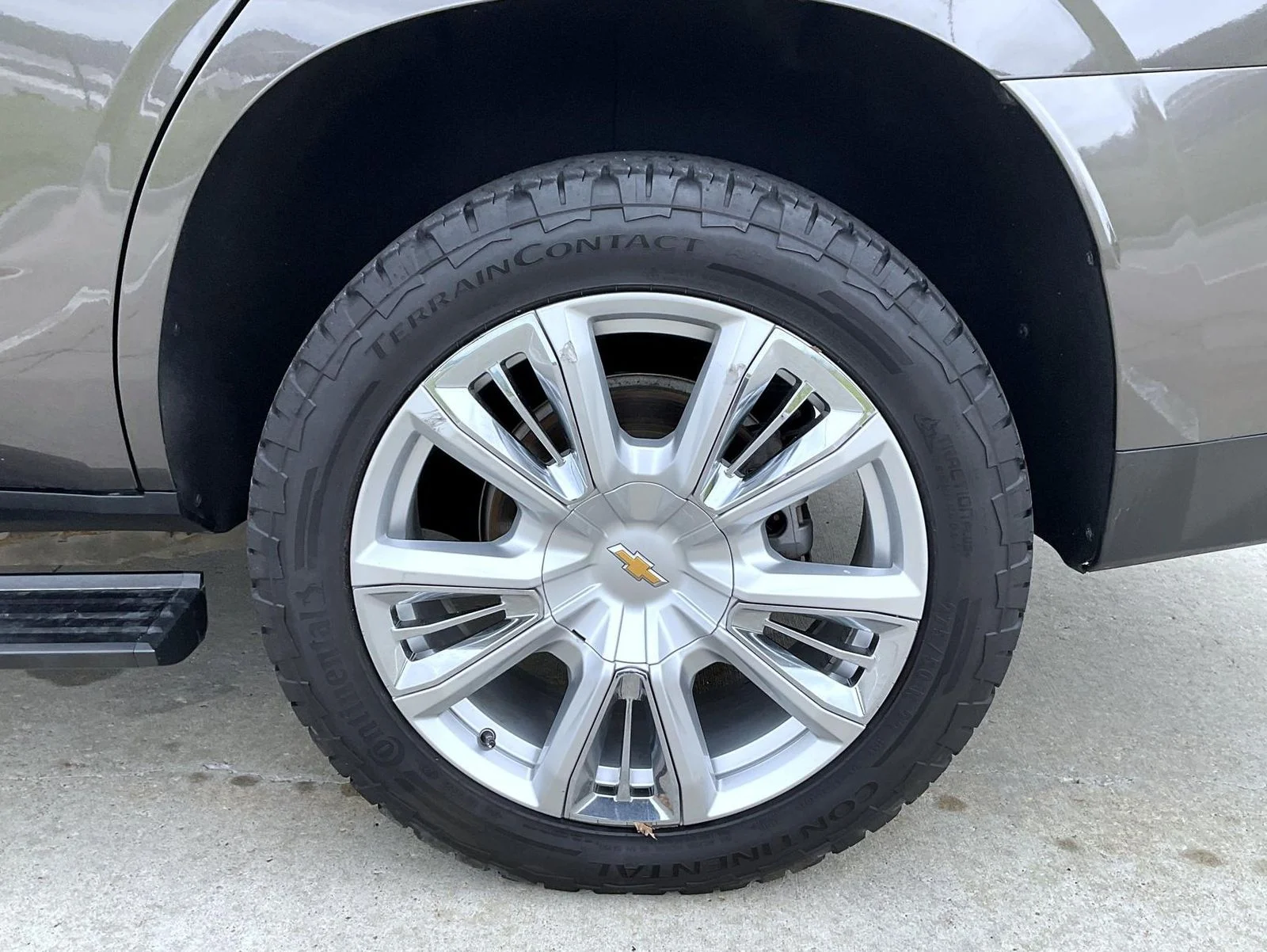 Used 2021 Gray Chevrolet High Country image 24