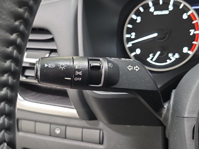 Used 2021 Gray Nissan SL image 24