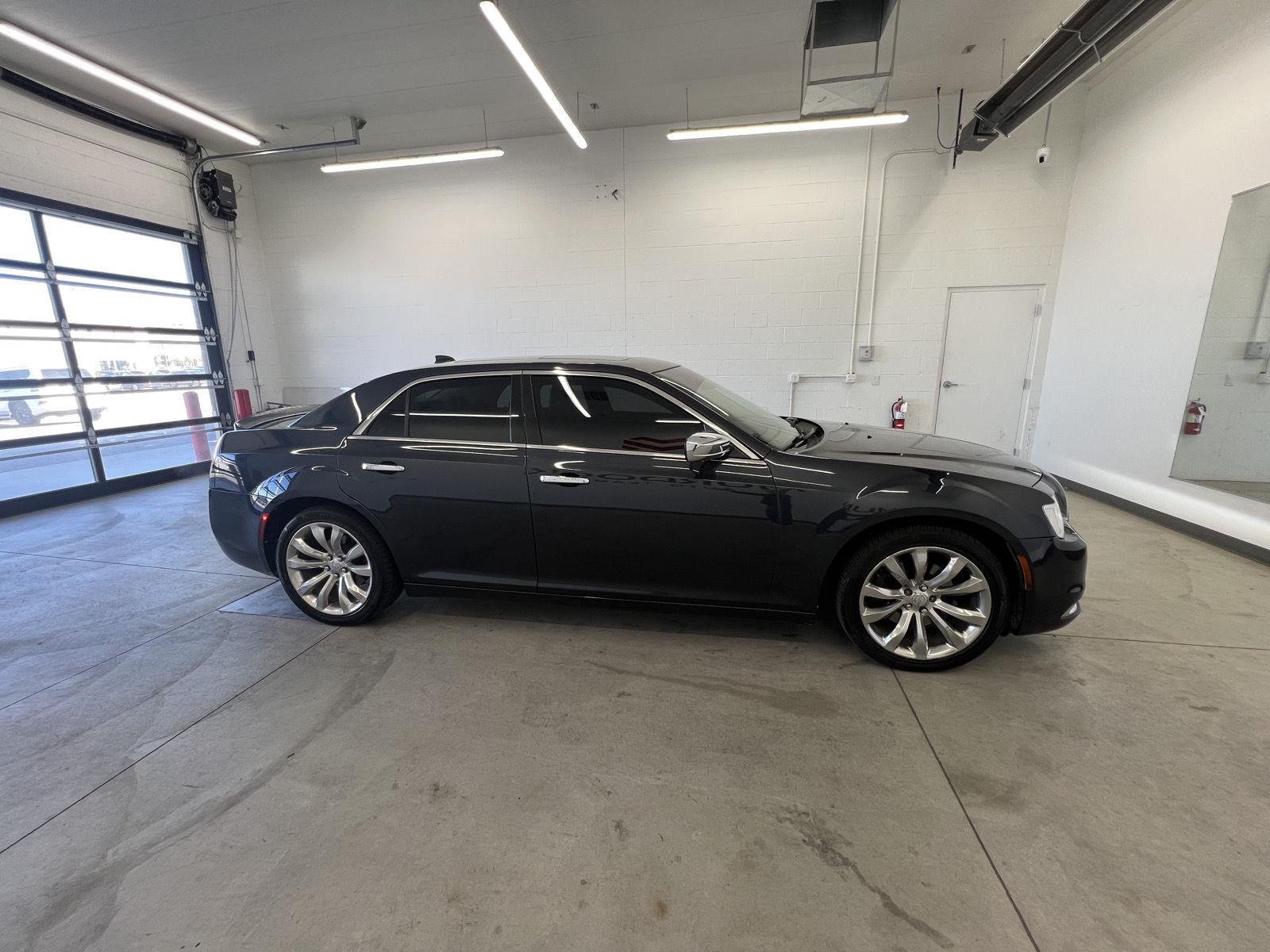 2016 Chrysler 300 C - Photo 12