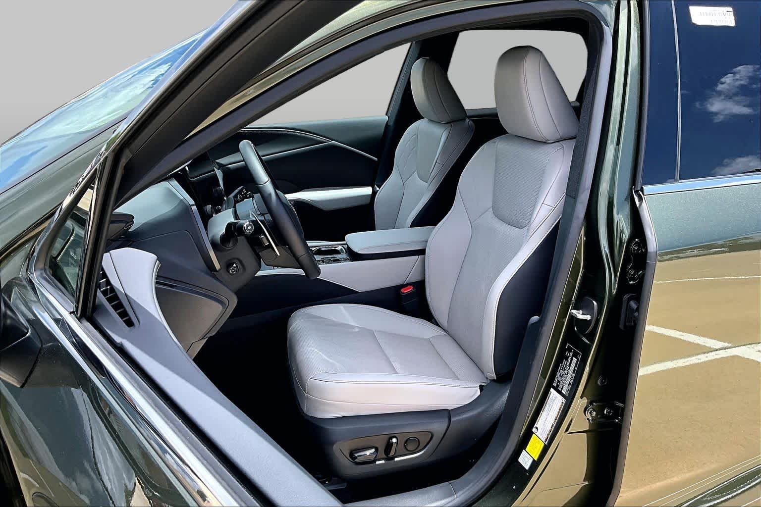 Used 2025 Nori Green Pearl Lexus Premium Plus image 8