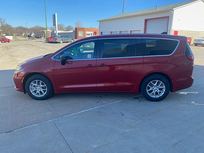 2026 Chrysler Pacifica Select - Photo 8