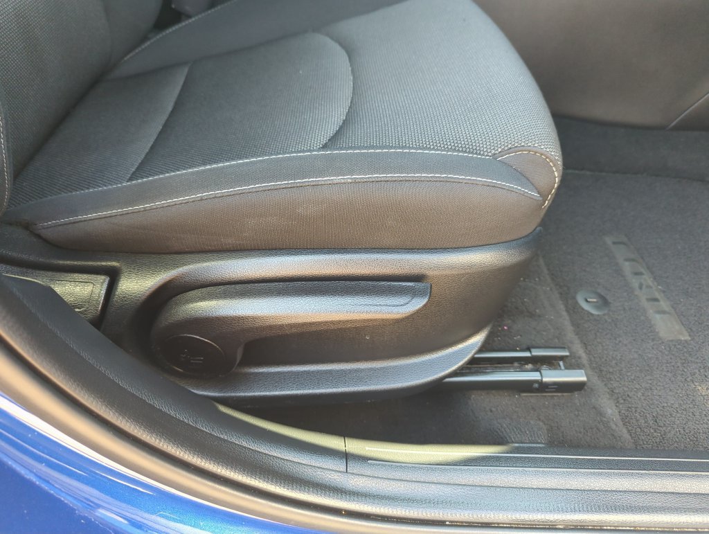 Used 2023 Blue Kia LXS image 36