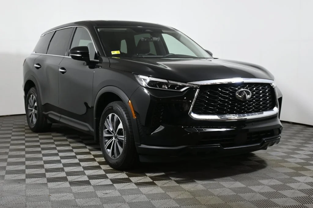 Certified Used 2023 Black INFINITI PURE image 9