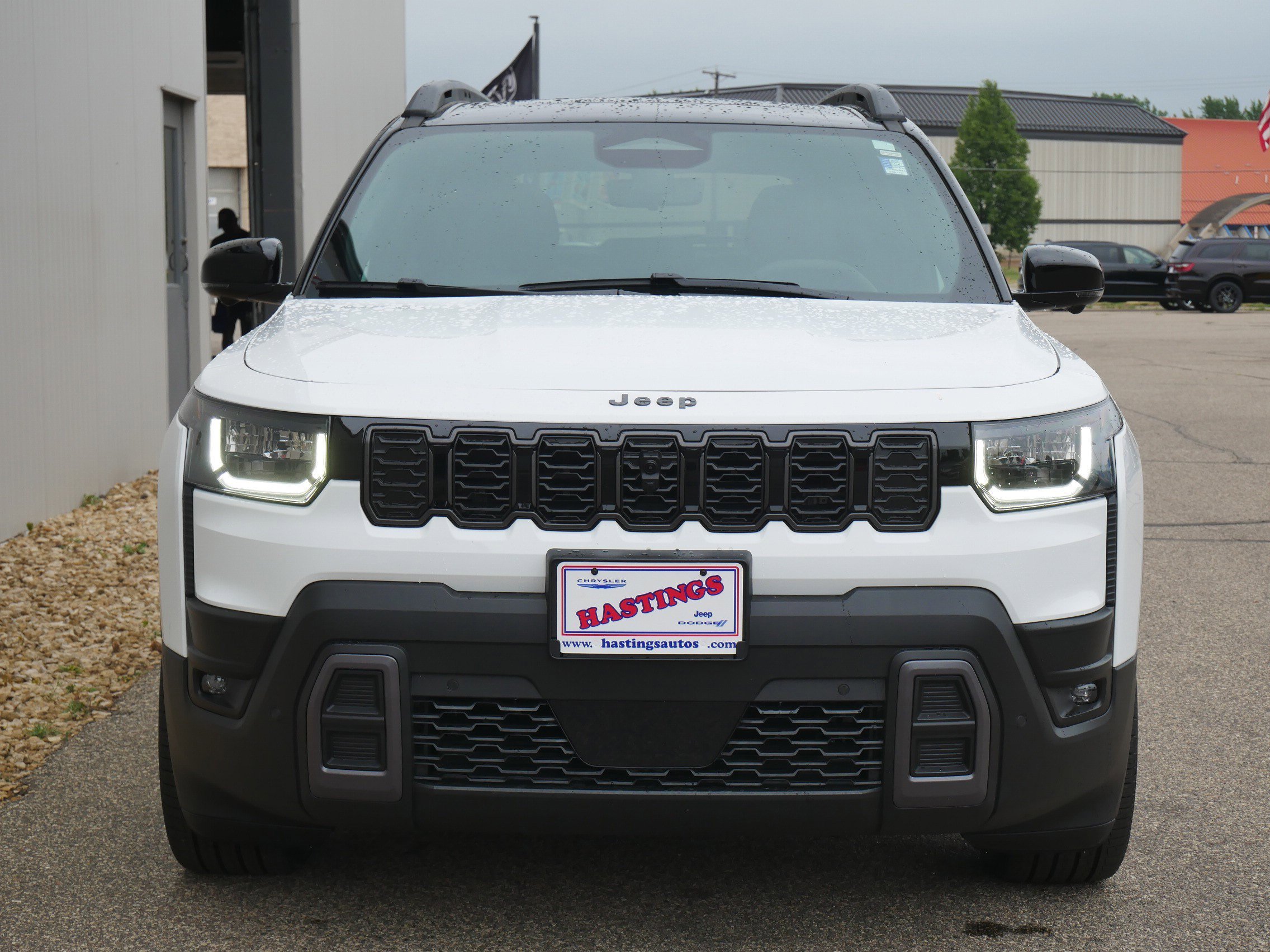 New 2026 Bright White Clear-Coat Exterior Paint Jeep Overland image 5