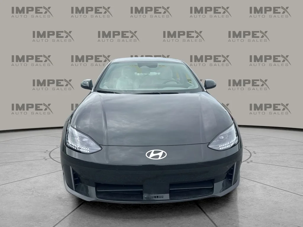 Used 2023 Green Hyundai SEL image 8