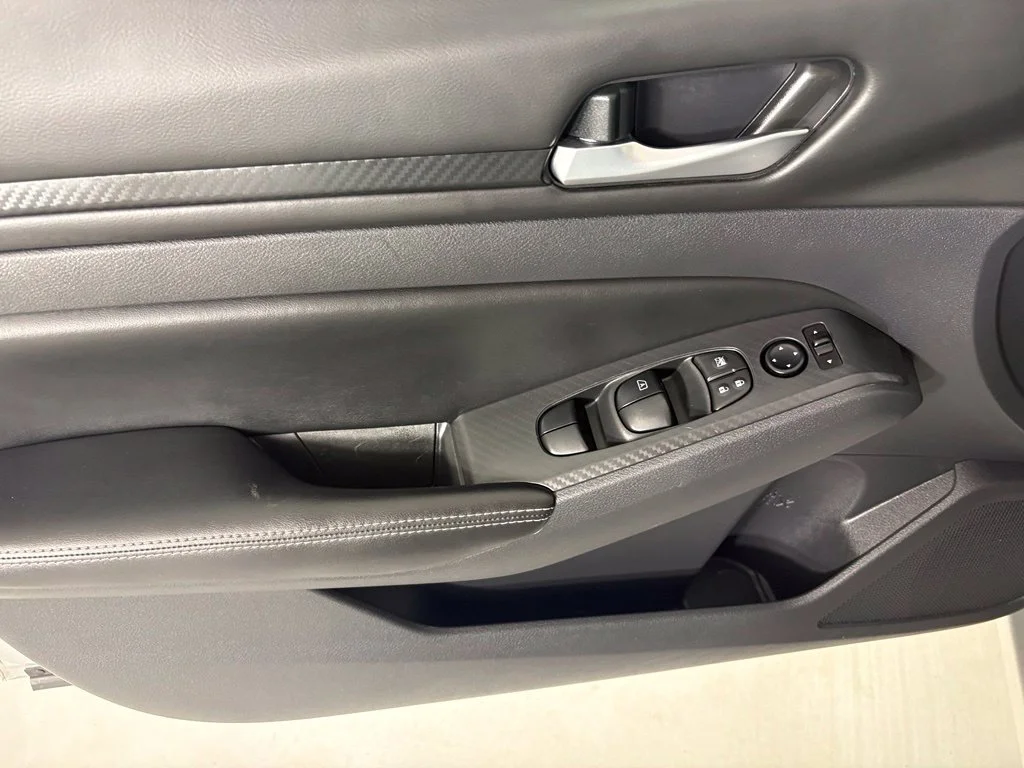 Used 2024 Silver Nissan 2.5 SV image 19