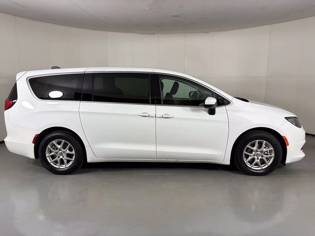 Used 2023 White Chrysler LX image 9