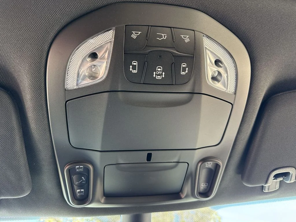 2026 Chrysler Pacifica Limited - Photo 16