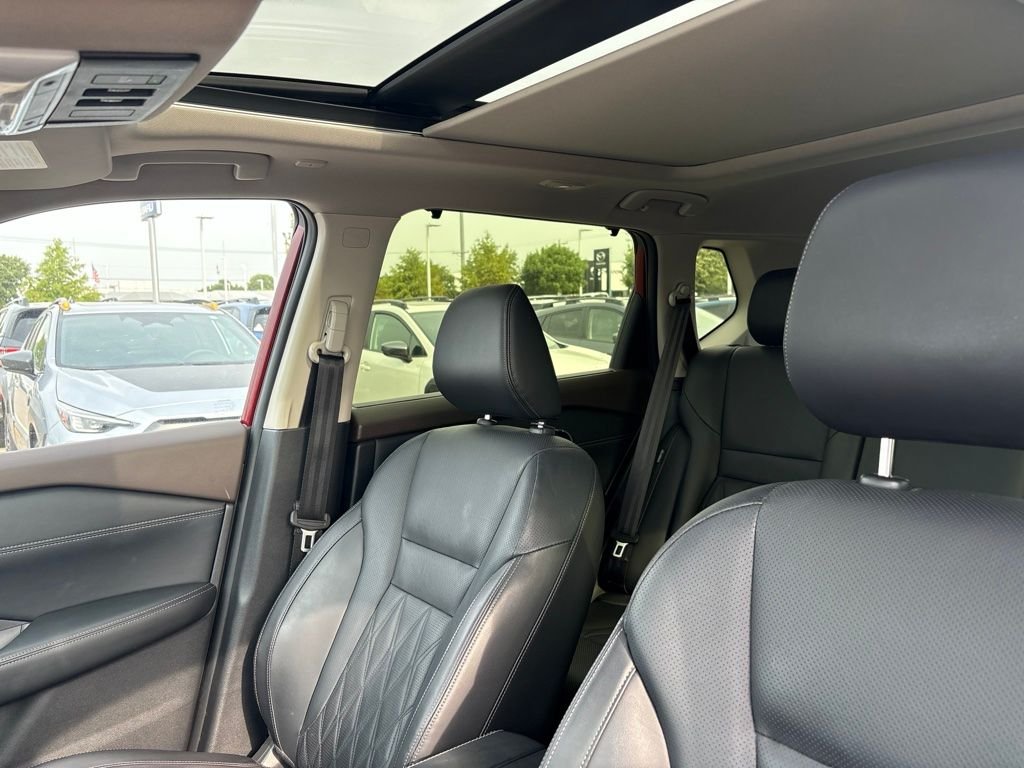 Used 2023 Red Nissan Platinum image 5