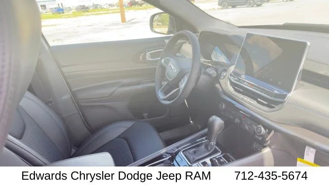 New 2026 White Jeep Latitude image 34