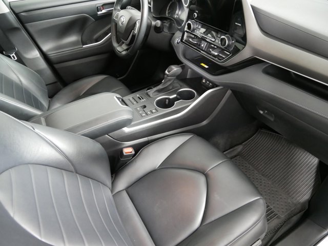 Used 2023 Wind Chill Pearl Toyota XLE image 18
