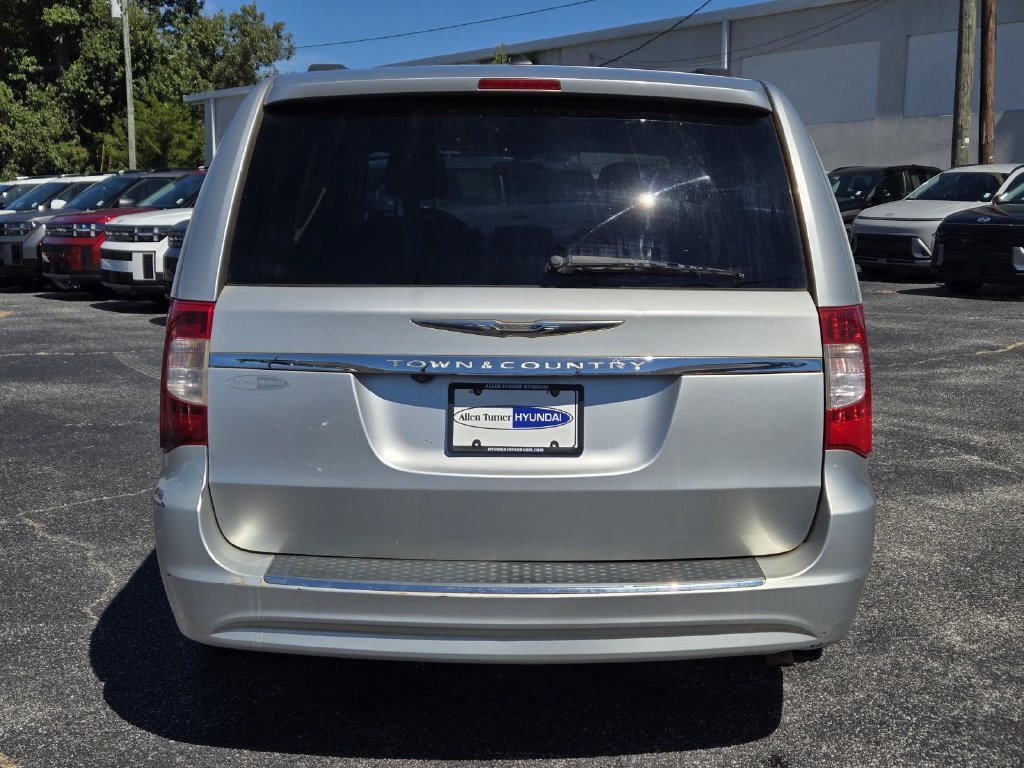 Used 2011 Silver Chrysler Touring image 5