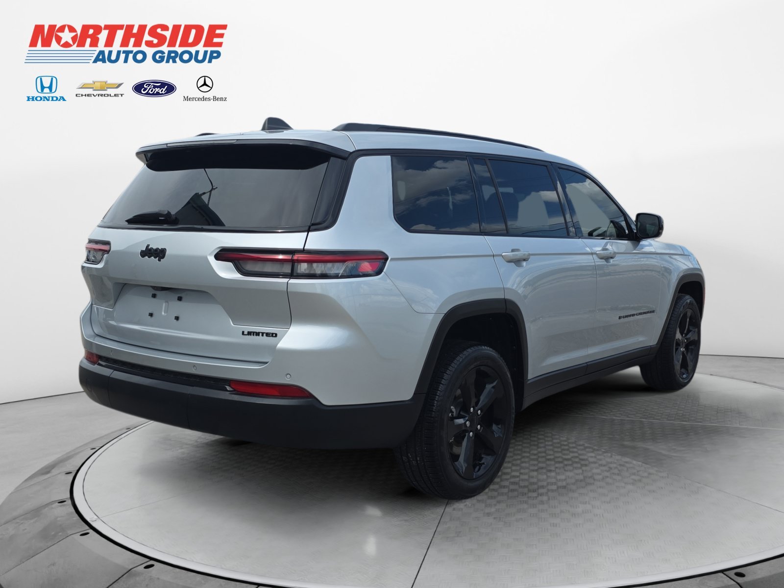 Used 2025 Silver Zynith Jeep Limited image 7