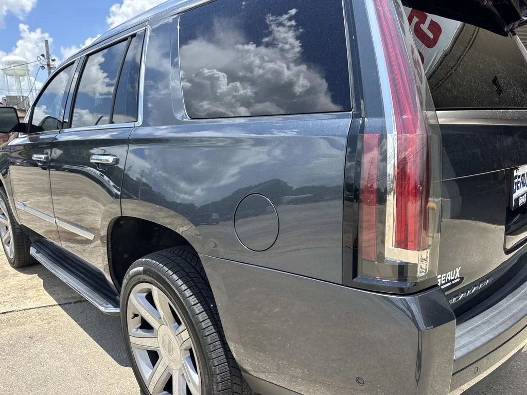 Used 2019 Gray Cadillac Luxury image 18