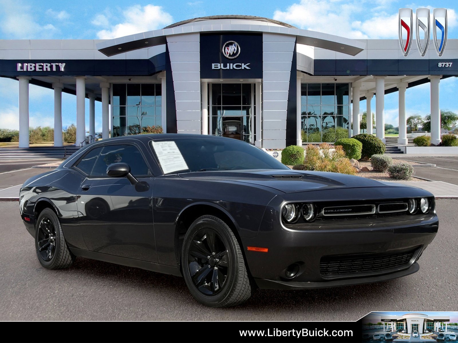 2016 Dodge Challenger SXT's photo