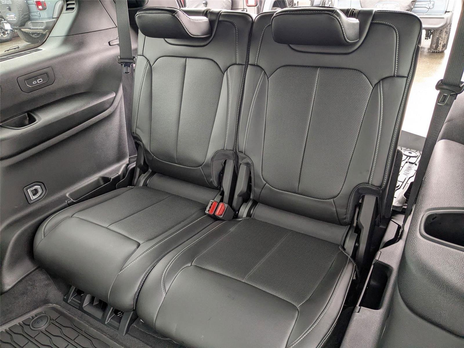 Used 2025 Baltic Gray Metallic Clearcoat Jeep Limited image 32