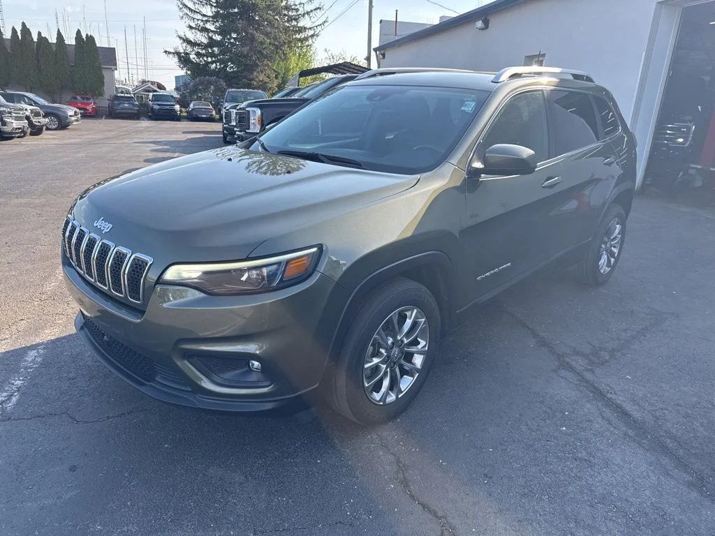 Used 2021 Green Jeep Latitude Lux image 13