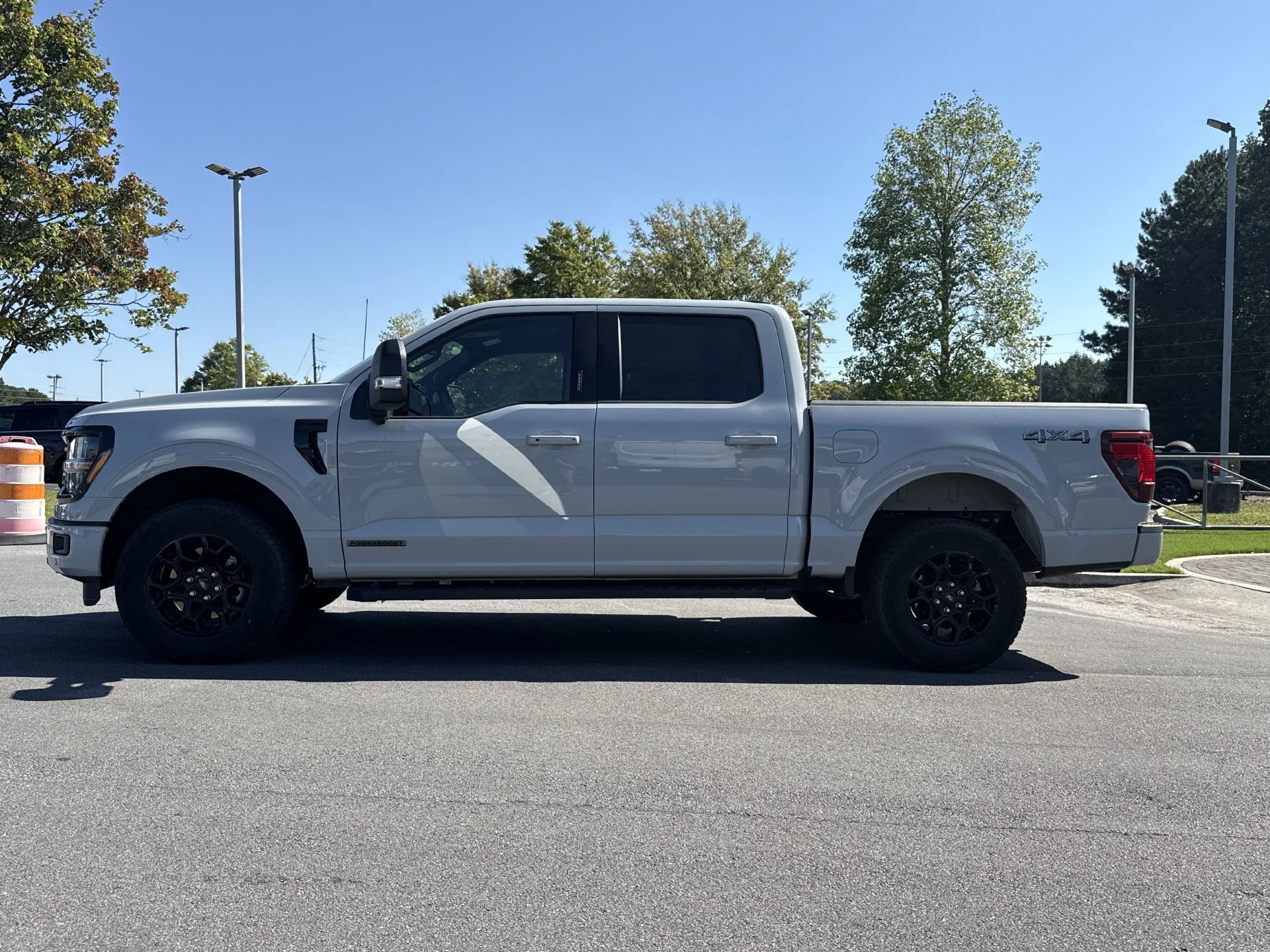 Certified Used 2024 Avalanche Ford XLT image 11