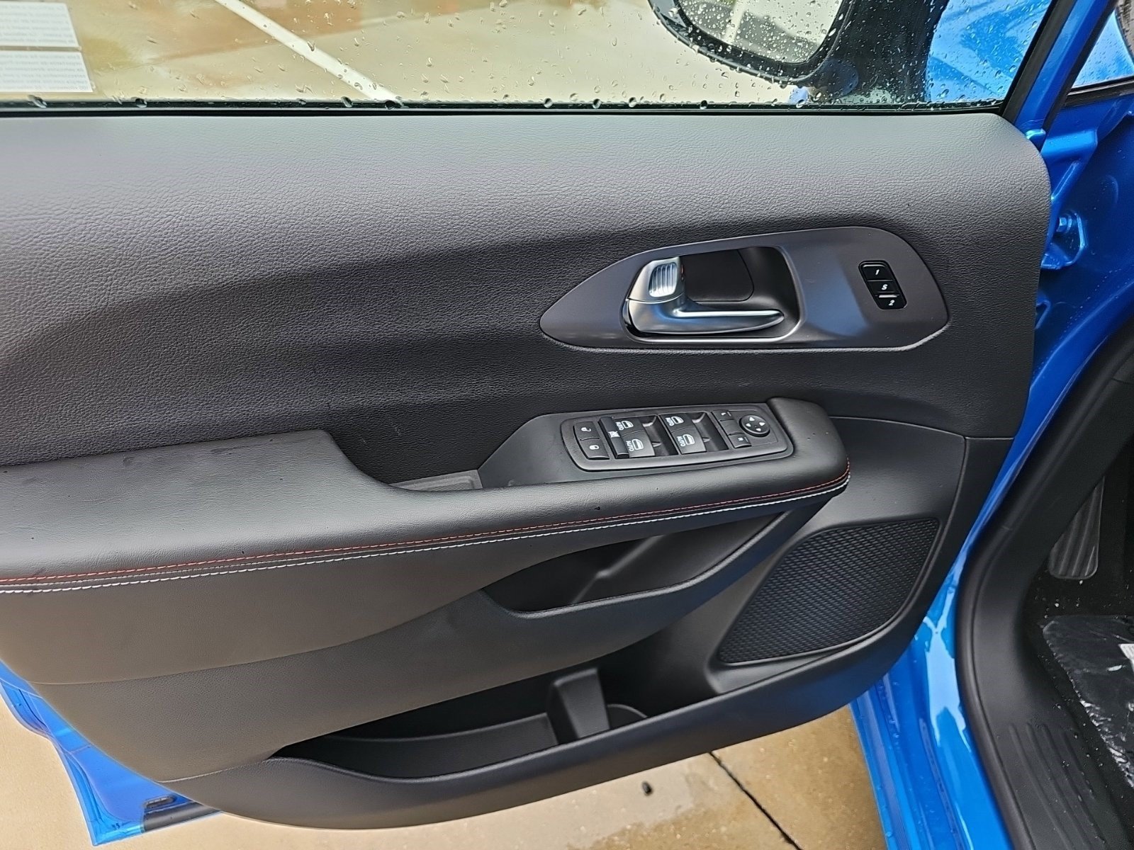 New 2027 Hydro Blue Pearlcoat Chrysler Select image 12