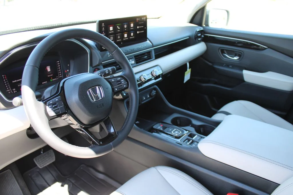 New 2026 Obsidian Blue Pearl Honda RTL image 2