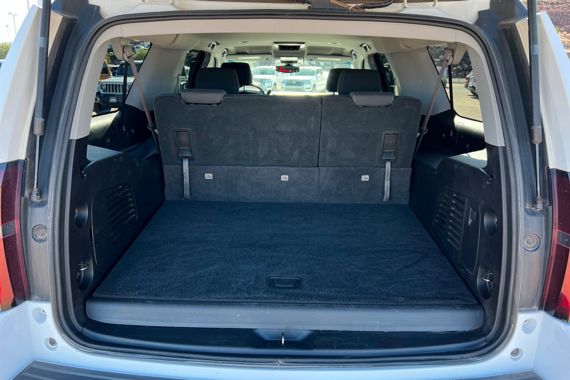 2017 Chevrolet Suburban LS - Photo 24