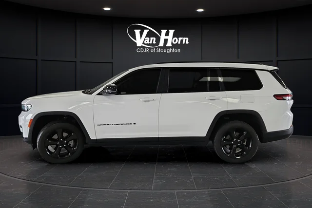 Used 2023 Bright White Clearcoat Jeep Limited image 4