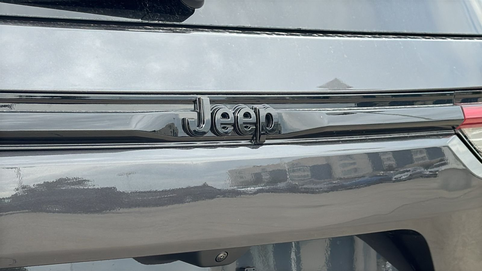 New 2026 Baltic Gray Metallic Clear-Coat Exterior Paint Jeep Altitude image 11