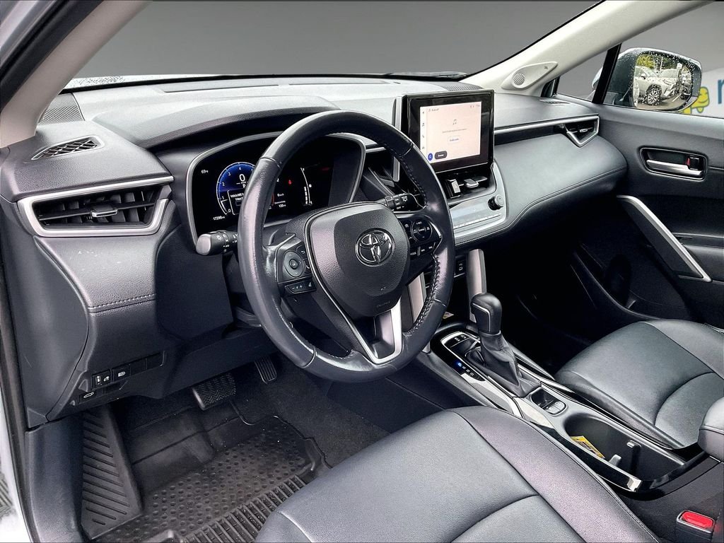 Used 2023 Silver Toyota XLE image 8