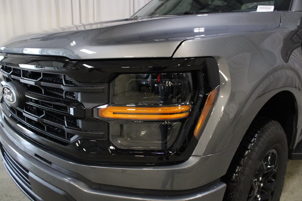 New 2026 Carbonized Gray Metallic Ford XLT image 32
