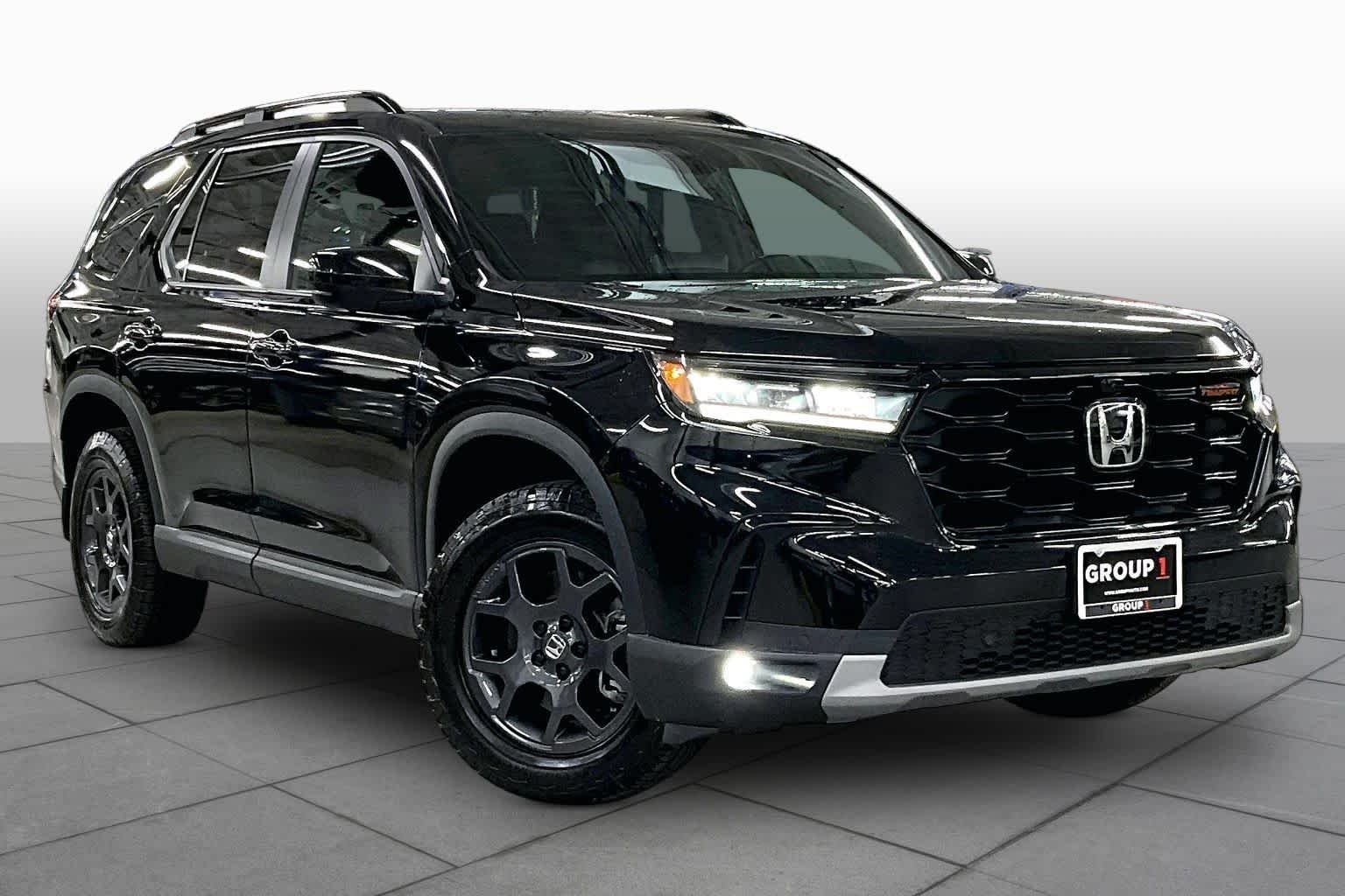 Used 2025 Crystal Black Pearl Honda TrailSport image 2
