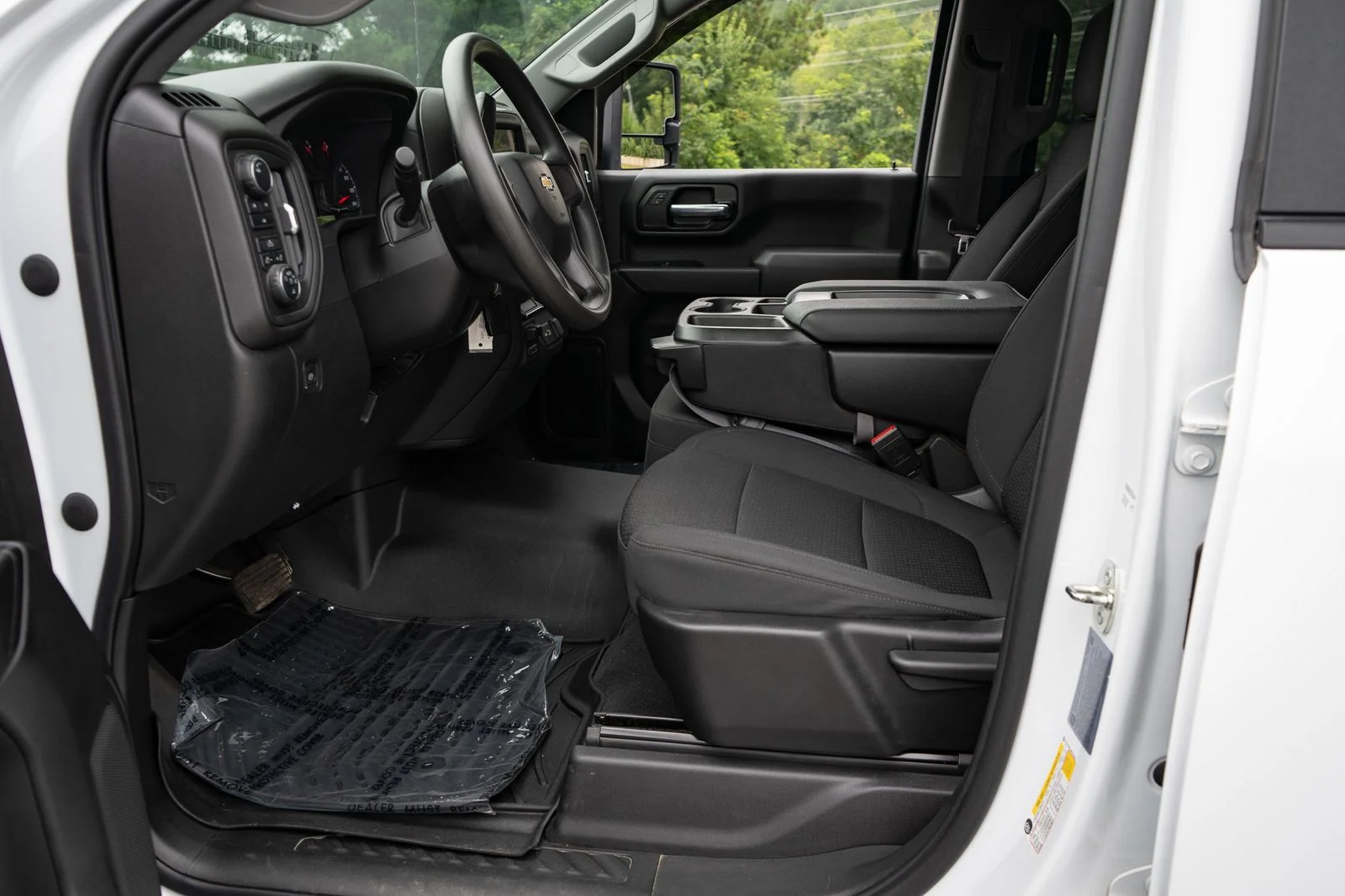 Used 2022 White Chevrolet Custom image 17
