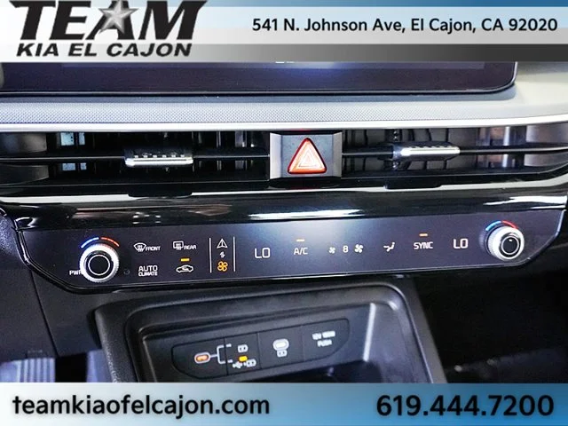 Used 2025 White Kia LXS image 29