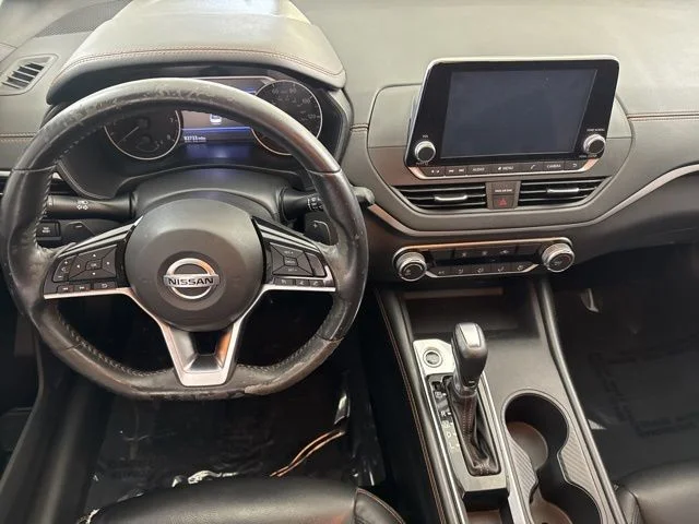Used 2020 White Nissan 2.5 SR image 22