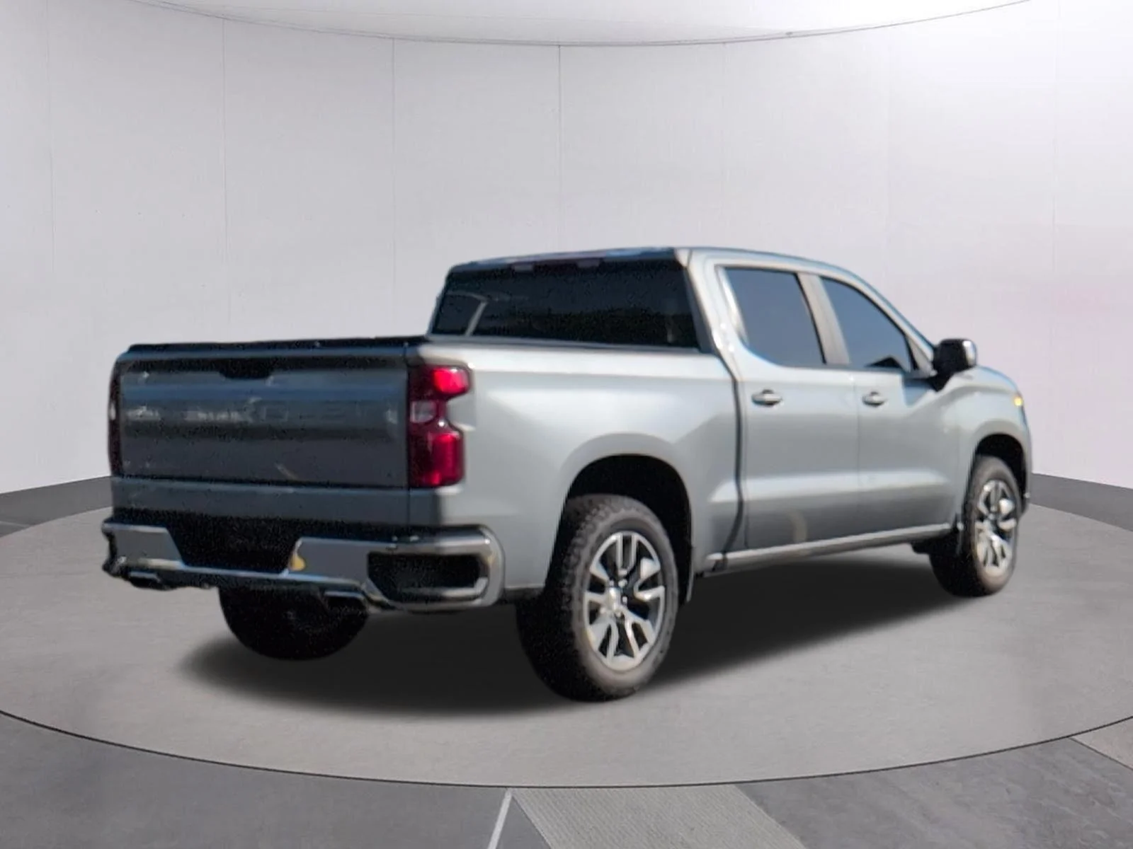 Used 2025 Sterling Gray Metallic Chevrolet LT image 7