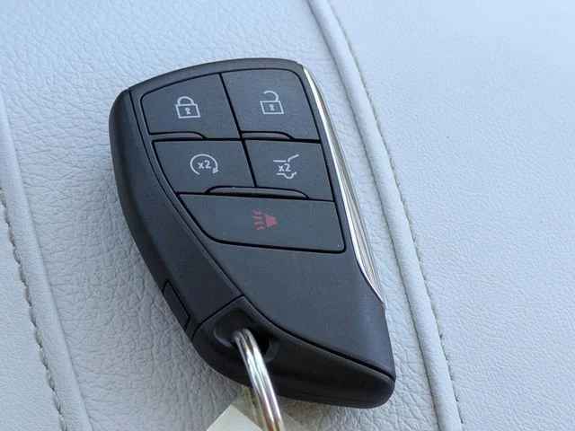 Used 2025 Sterling Metallic GMC Denali image 35