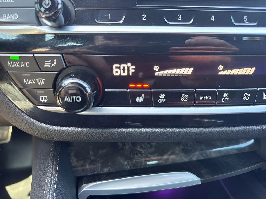 Used 2019 Silver BMW M550i xDrive image 22