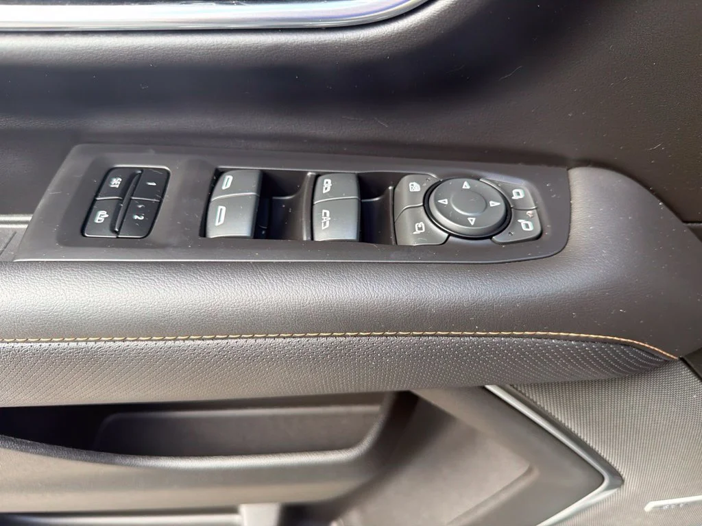 Used 2024 Sterling Metallic GMC AT4 image 10