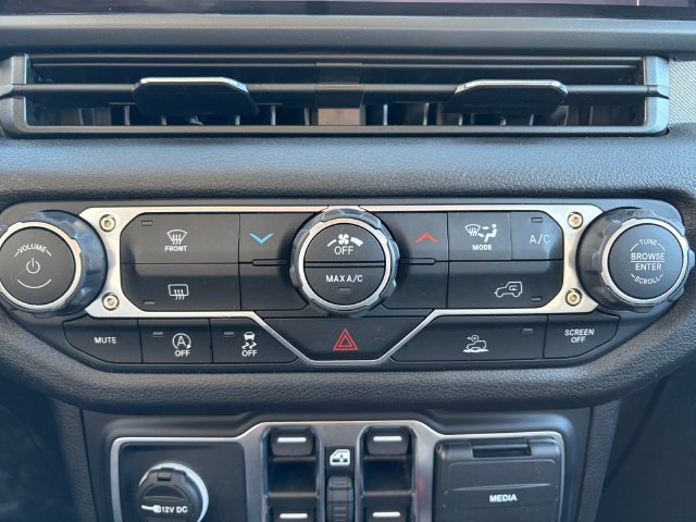 Used 2025 Blue Jeep Nighthawk image 17