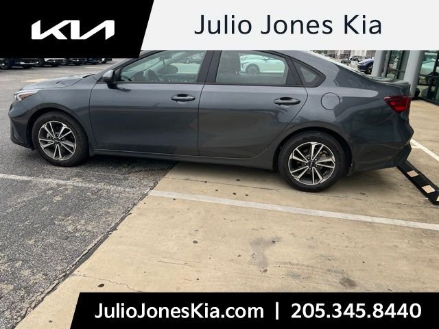 2023 Kia Forte LXS AT's photo