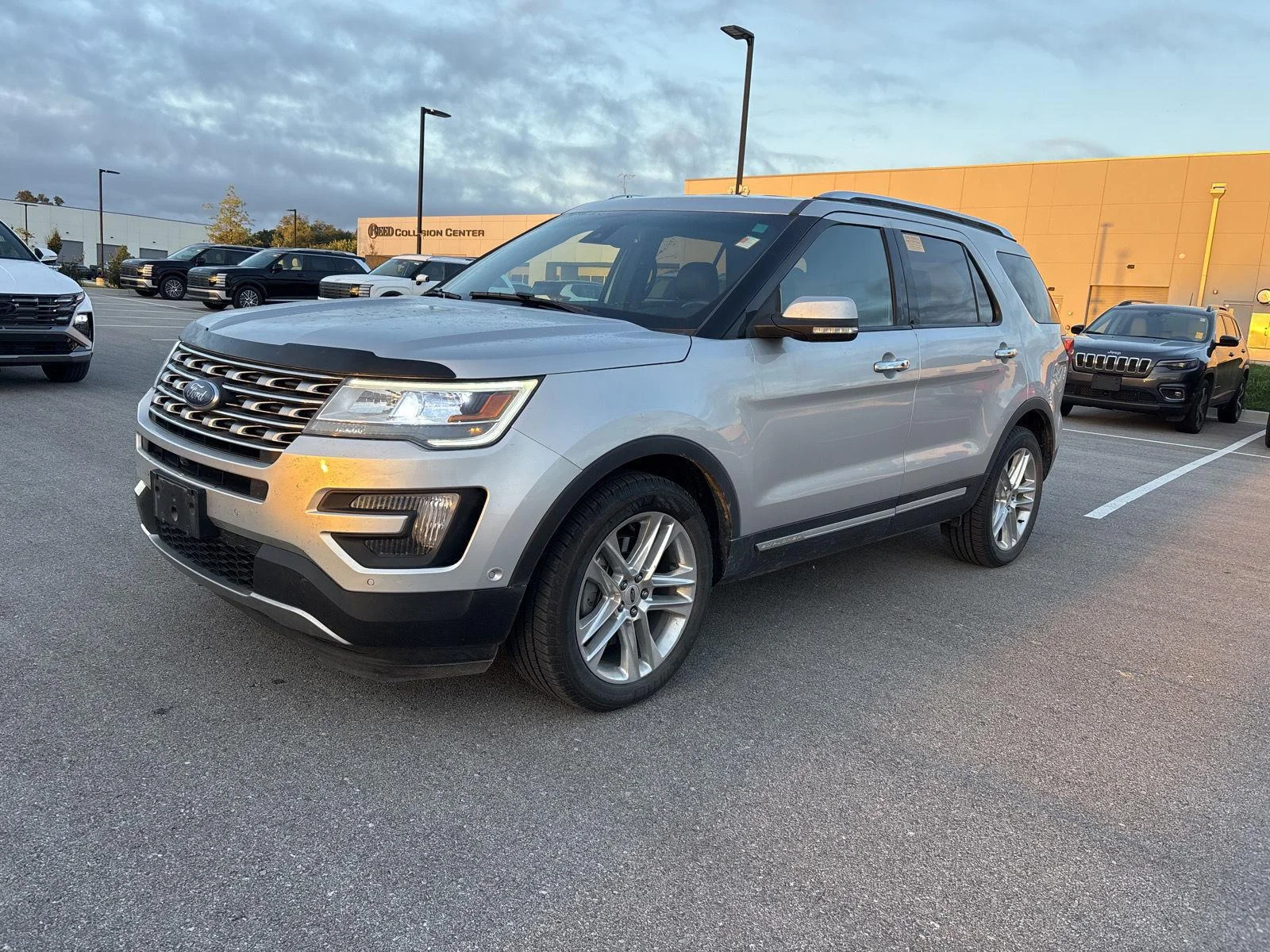Used 2016 Ingot Silver Metallic Ford Limited image 2