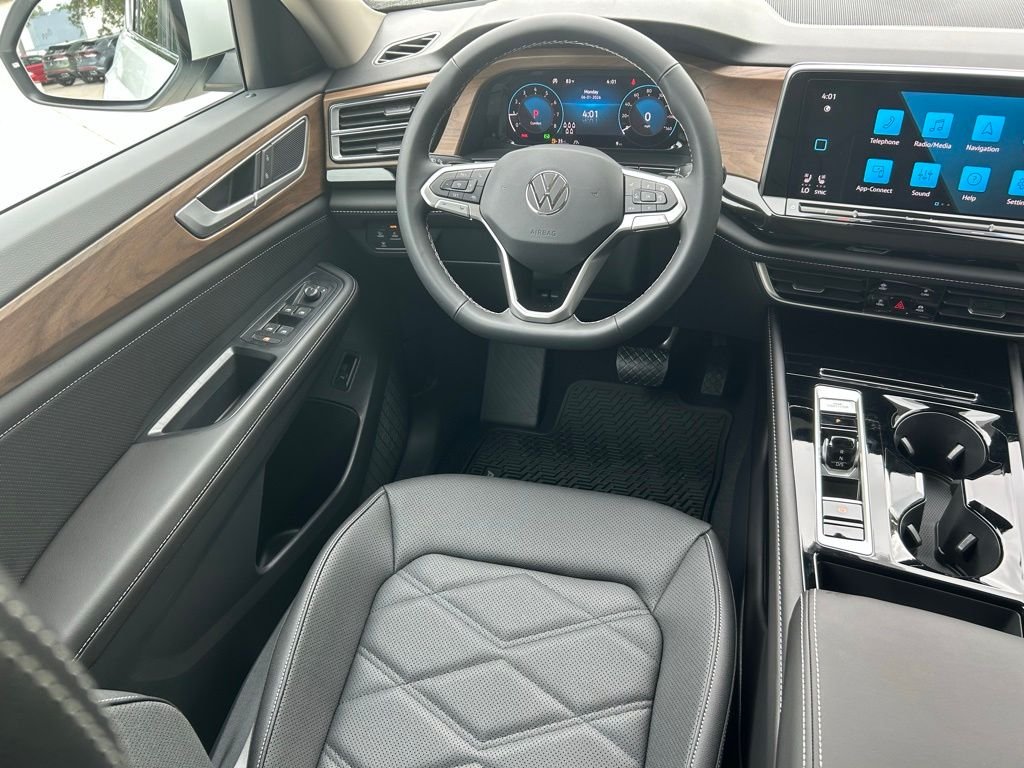 New 2026 White/off-white Volkswagen SE w/Technology image 8